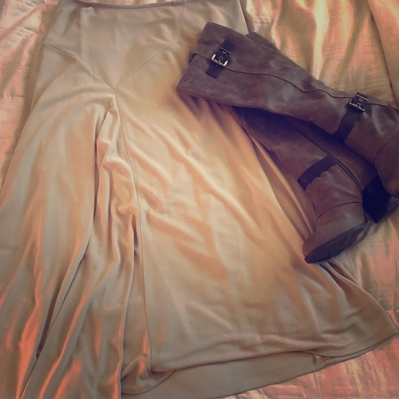 Off white skirt. - Picture 1 of 5